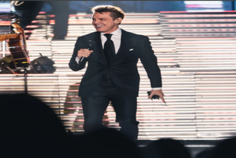 Luis Miguel en el escenario. Foto: NA - Damian Dopacio.