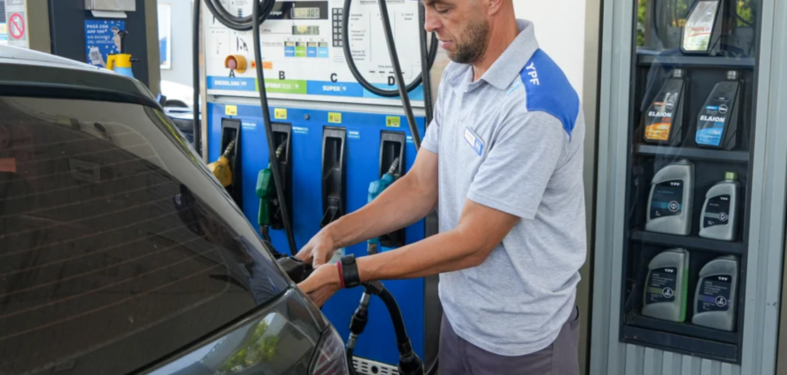 Imagen de Nafta: cómo ahorrar $6.000 cargando los sábados