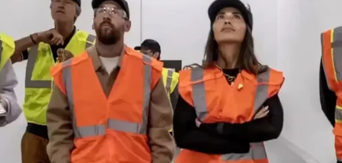 Lionel Messi comparti&oacute; un video vestido como operario (Foto NA: Captura Video)