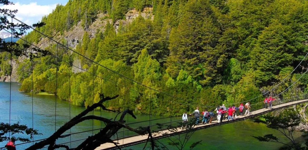 El Parque Nacional los Alerces está ubicado en la Patagonia y sobresale por su belleza natural. Foto: NA/Chubut Turismo