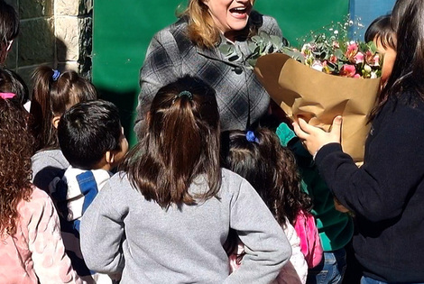 Imagen de Lucia visita el Hogar Pimpinela y anuncia el regreso