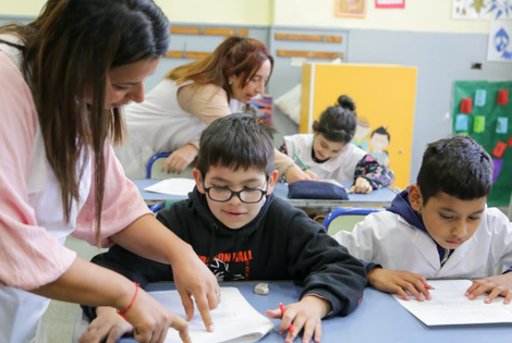 Imagen de M&aacute;s del 70 % de los docentes adhieren a la jornada extendida