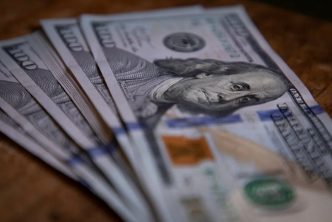 Imagen de Crece la dolarizaci&oacute;n y el blue cerca de los $1.300