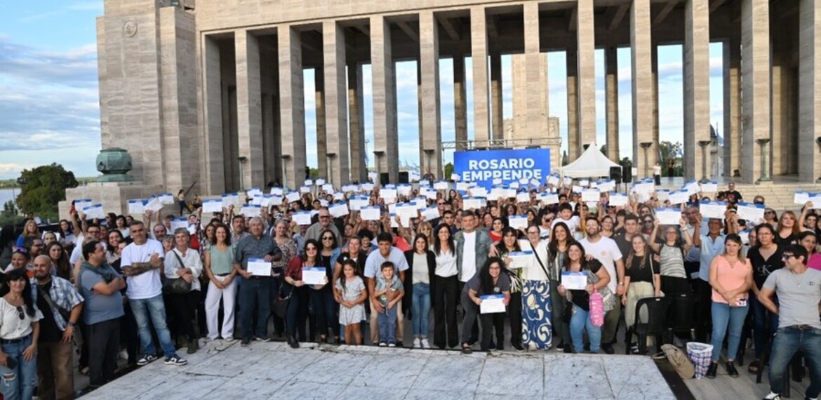 Imagen de más de 400 emprendedoras y emprendedores se capacitaron