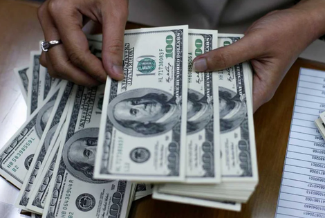 Imagen de Jornada clave: Sin cepo, el dólar promedió $1.233