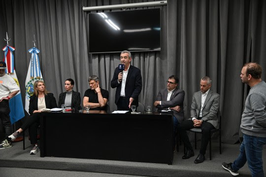 Imagen de Javkin estableció un aumento salarial por decreto