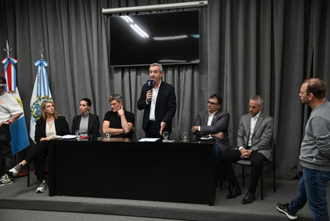 Imagen de Javkin estableció un aumento salarial por decreto