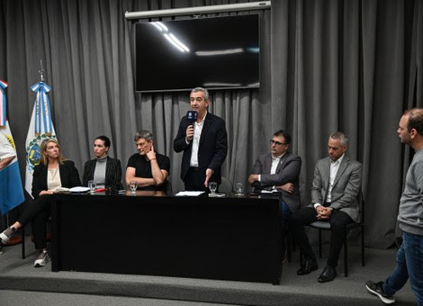 Imagen de Javkin estableció un aumento salarial por decreto