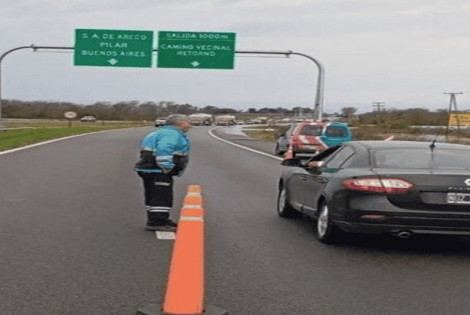 Imagen de La autopista Rosario�Buenos Aires seguir&aacute; cortada varias semanas