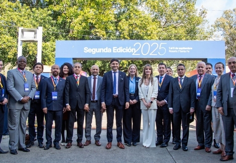 Imagen de Pullaro en el Santa Fe Business Forum 2025