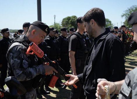 Imagen de Seguridad: policías con armas lanzadoras Byrna