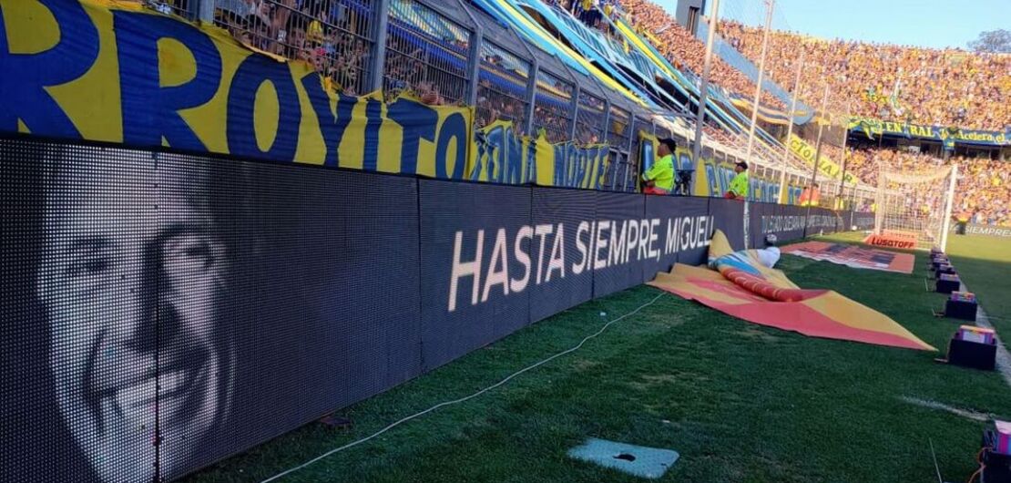 Imagen de Con sus cenizas en el Gigante, Central homenaje&oacute; a Russo