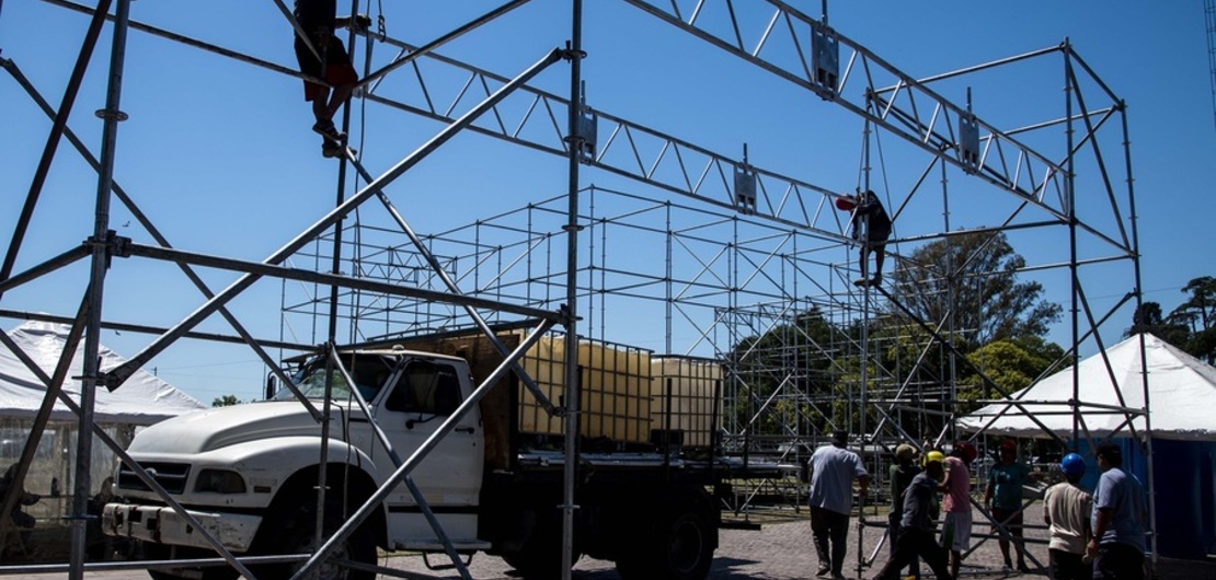 Imagen de Colectividades: comenz&oacute; el armado de carpas y stands