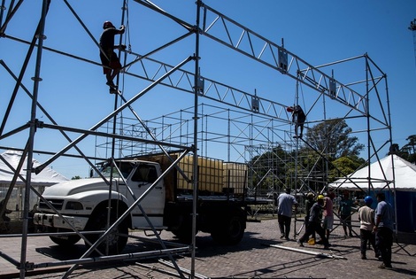 Imagen de Colectividades: comenzó el armado de carpas y stands