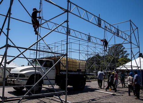 Imagen de Colectividades: comenzó el armado de carpas y stands