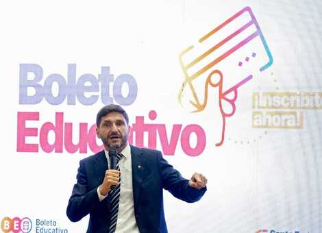 Imagen de Pullaro lanz&oacute; el Boleto Educativo 2026