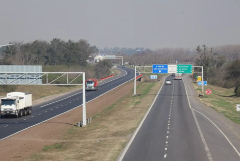 Imagen de Pesaje dinámico para camiones en la autopista Imagen de Pesaje dinámico para camiones en la autopista