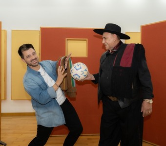 Imagen de El Chaque&ntilde;o y Efra&iacute;n Colombo le cantan al &iacute;dolo argentino