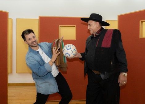 Imagen de El Chaqueño y Efraín Colombo le cantan al ídolo argentino Imagen de El Chaqueño y Efraín Colombo le cantan al ídolo argentino