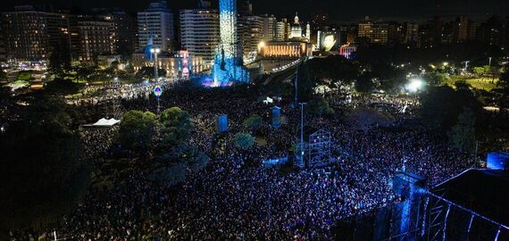 Imagen de M&aacute;s de 350.000 personas celebraron el D&iacute;a de la Bandera