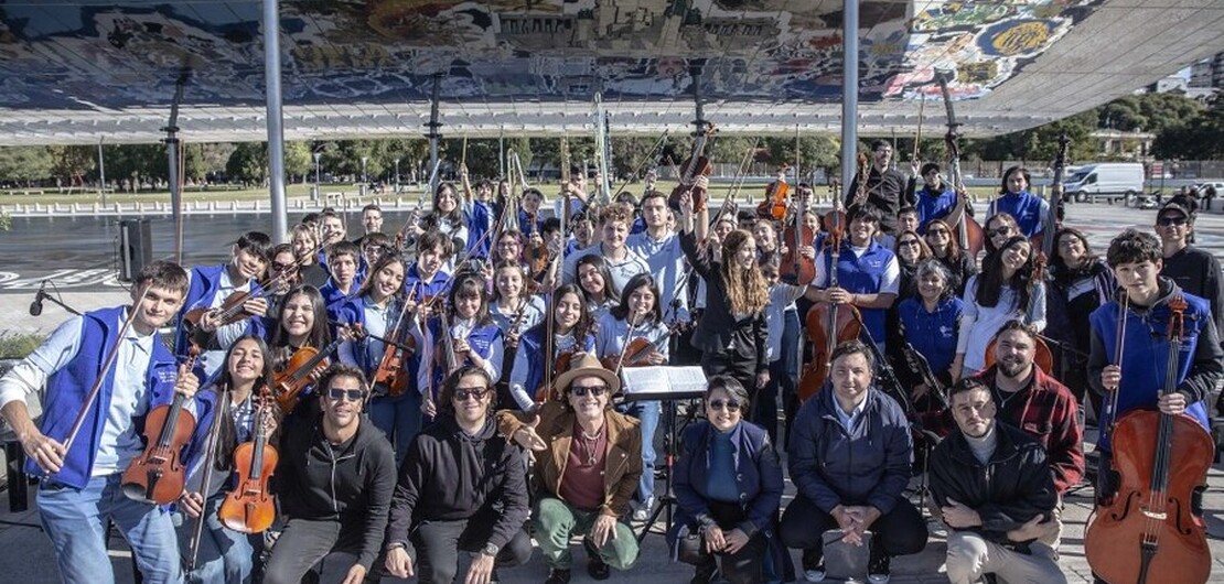 Imagen de la Escuela Orquesta de barrio Ludue&ntilde;a con Coti Sorokin