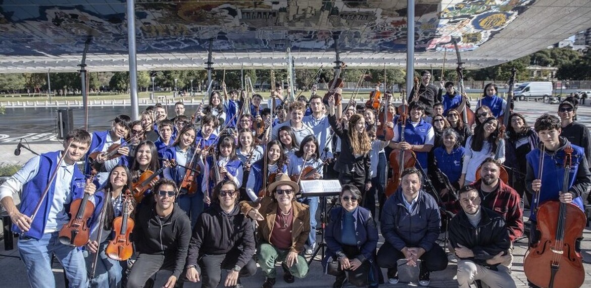 Imagen de la Escuela Orquesta de barrio Ludue&ntilde;a con Coti Sorokin