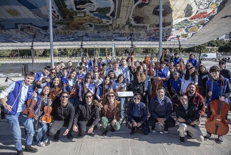Imagen de la Escuela Orquesta de barrio Ludue&ntilde;a con Coti Sorokin