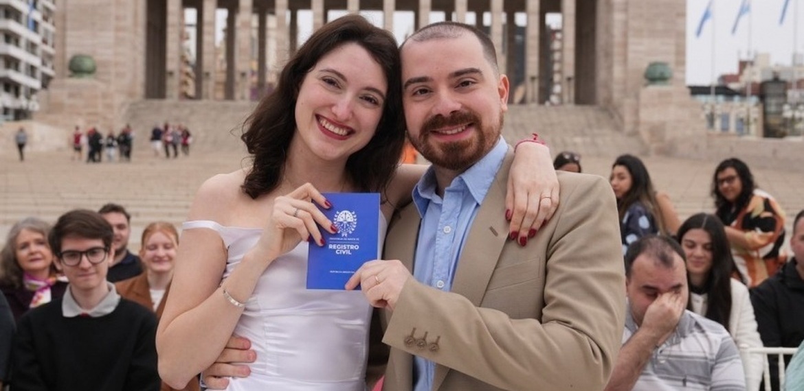 Imagen de 11 parejas dieron el s&iacute; en el Monumento a la Bandera