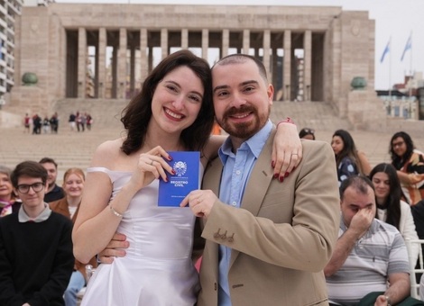 Imagen de 11 parejas dieron el s&iacute; en el Monumento a la Bandera